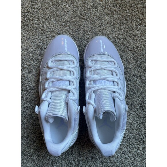 Nike Air Jordan 11 Retro Low Pure Violet Size 6 Women's - Picture 3 of 8